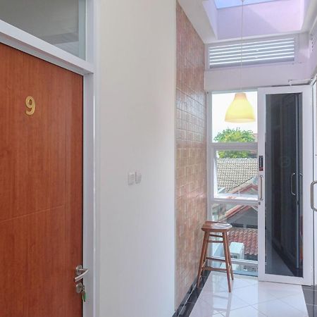 Отель Reddoorz Syariah @ Tlogosari Semarang Alastuwo Экстерьер фото