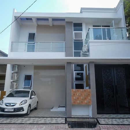 Отель Reddoorz Syariah @ Tlogosari Semarang Alastuwo Экстерьер фото