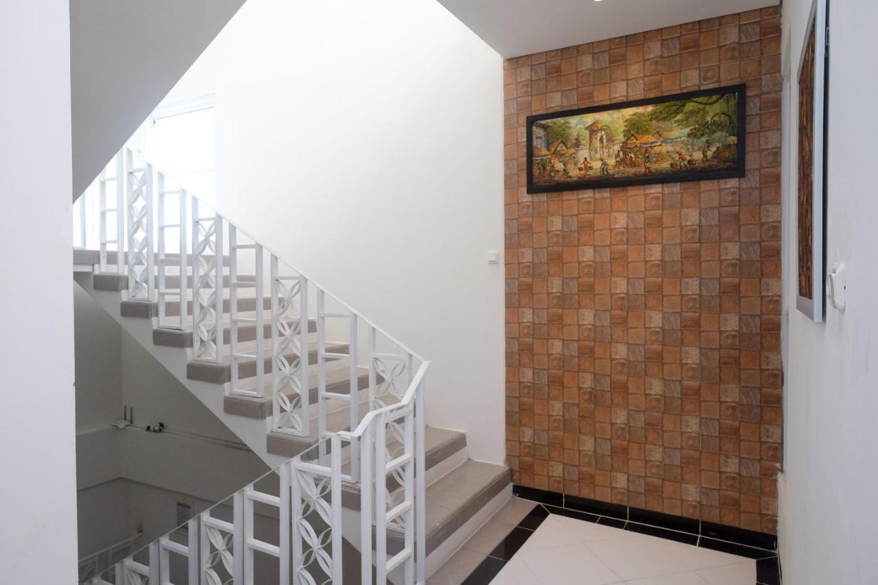 Отель Reddoorz Syariah @ Tlogosari Semarang Alastuwo Экстерьер фото