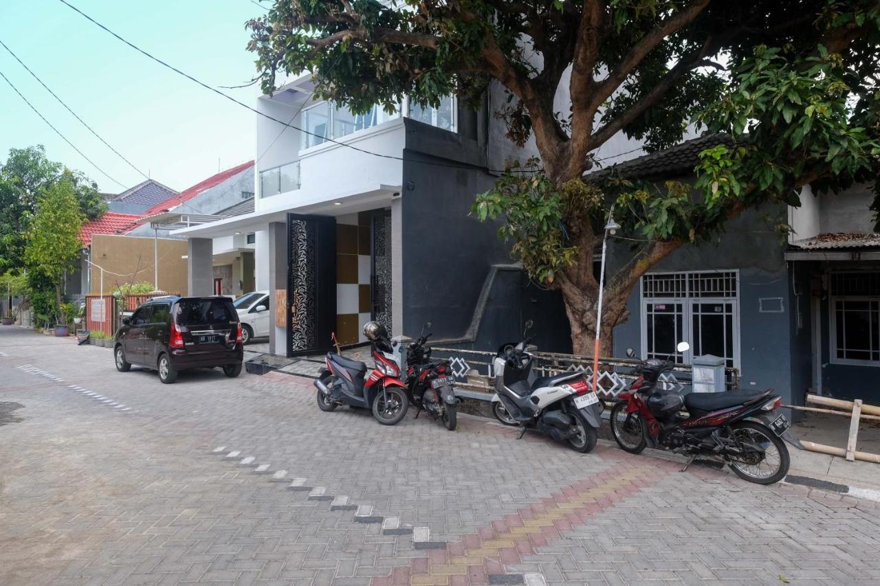 Отель Reddoorz Syariah @ Tlogosari Semarang Alastuwo Экстерьер фото