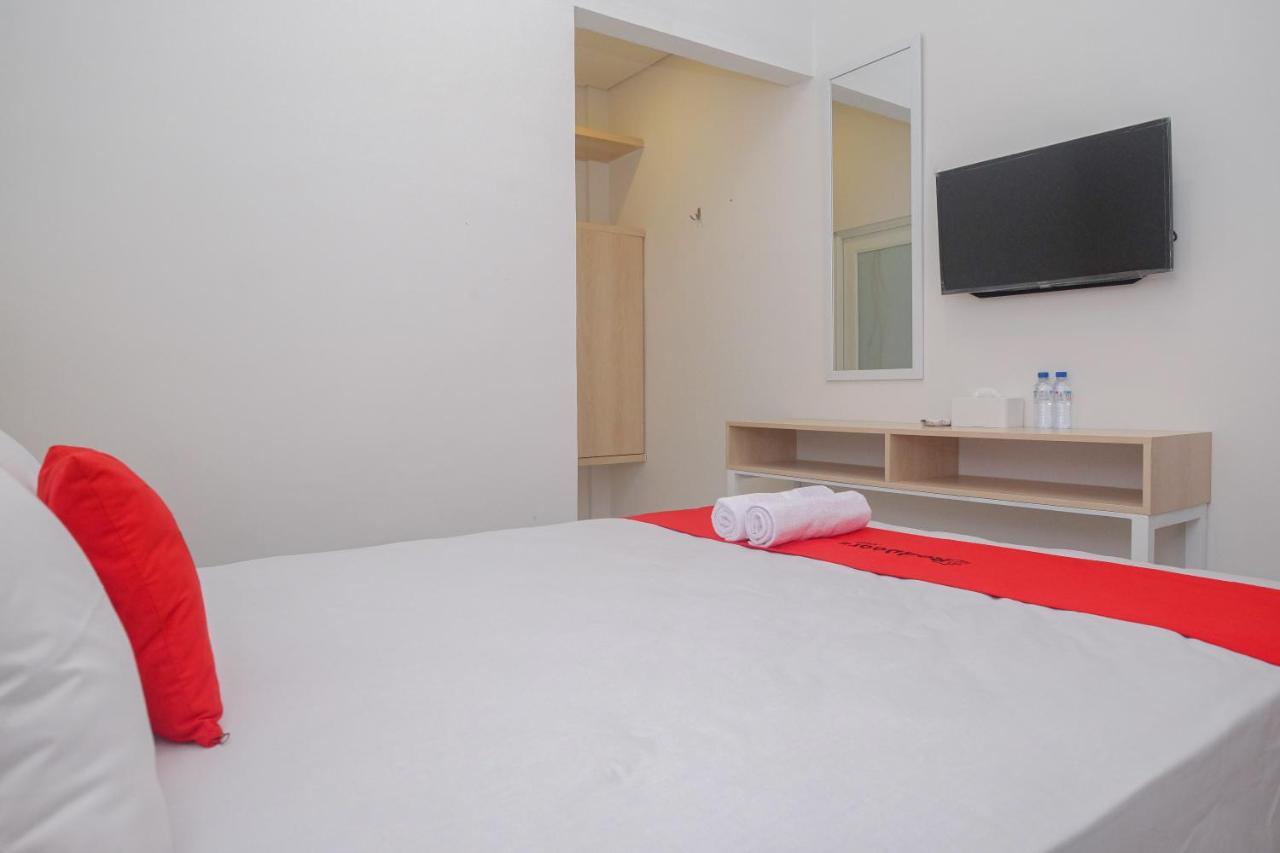 Отель Reddoorz Syariah @ Tlogosari Semarang Alastuwo Экстерьер фото