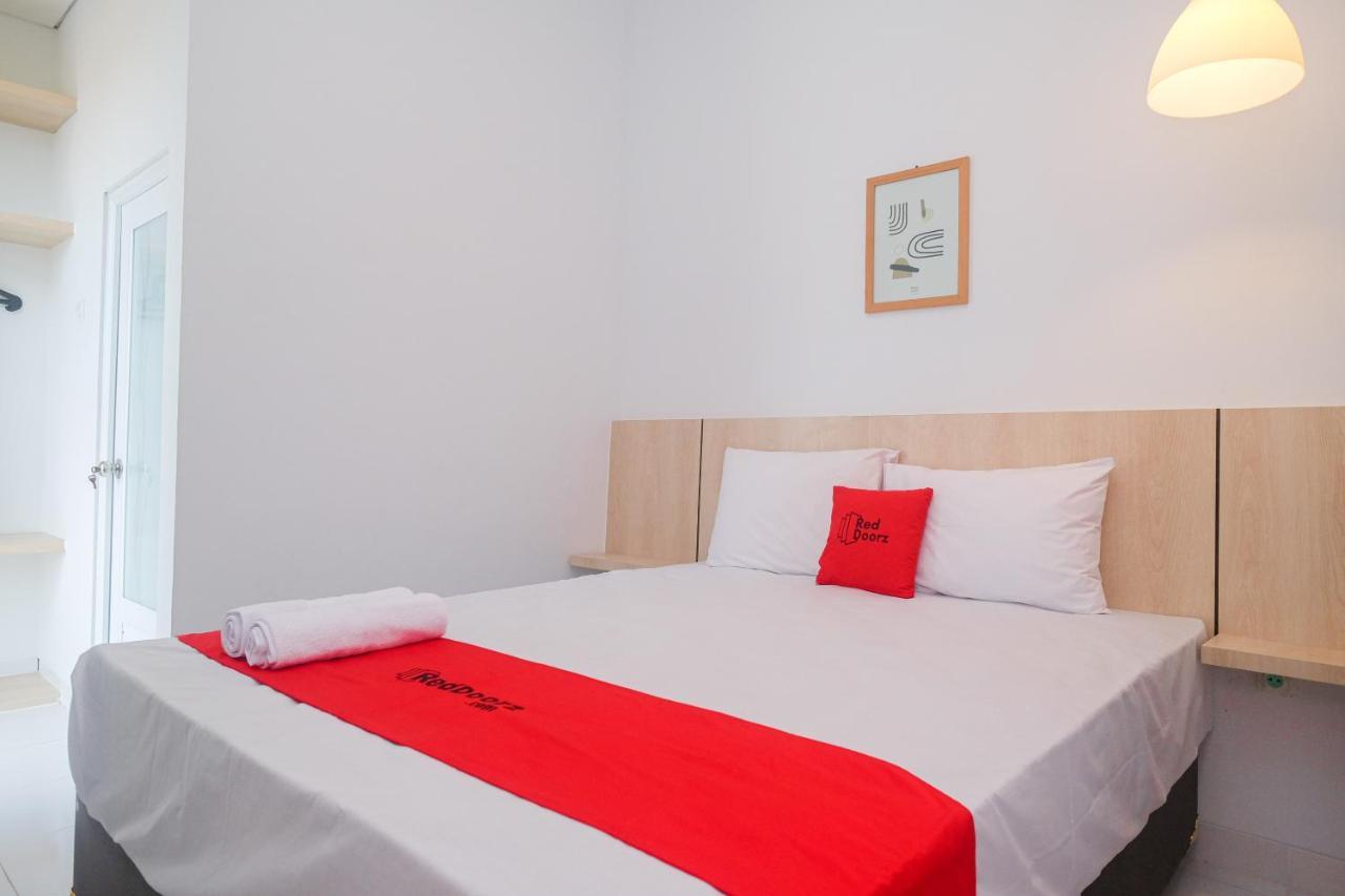 Отель Reddoorz Syariah @ Tlogosari Semarang Alastuwo Экстерьер фото